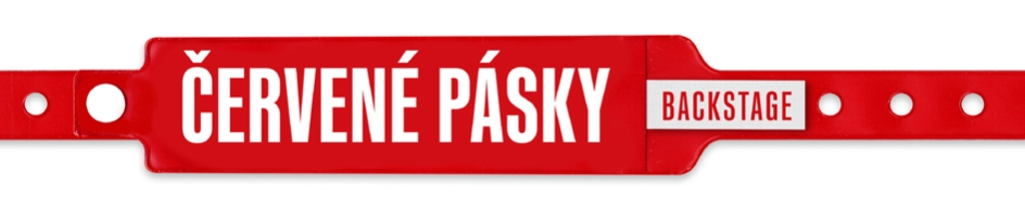 červené pásky backstage